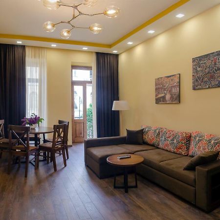 Home@97 On Aghmashenebeli Avenue Tbilisi Exterior photo