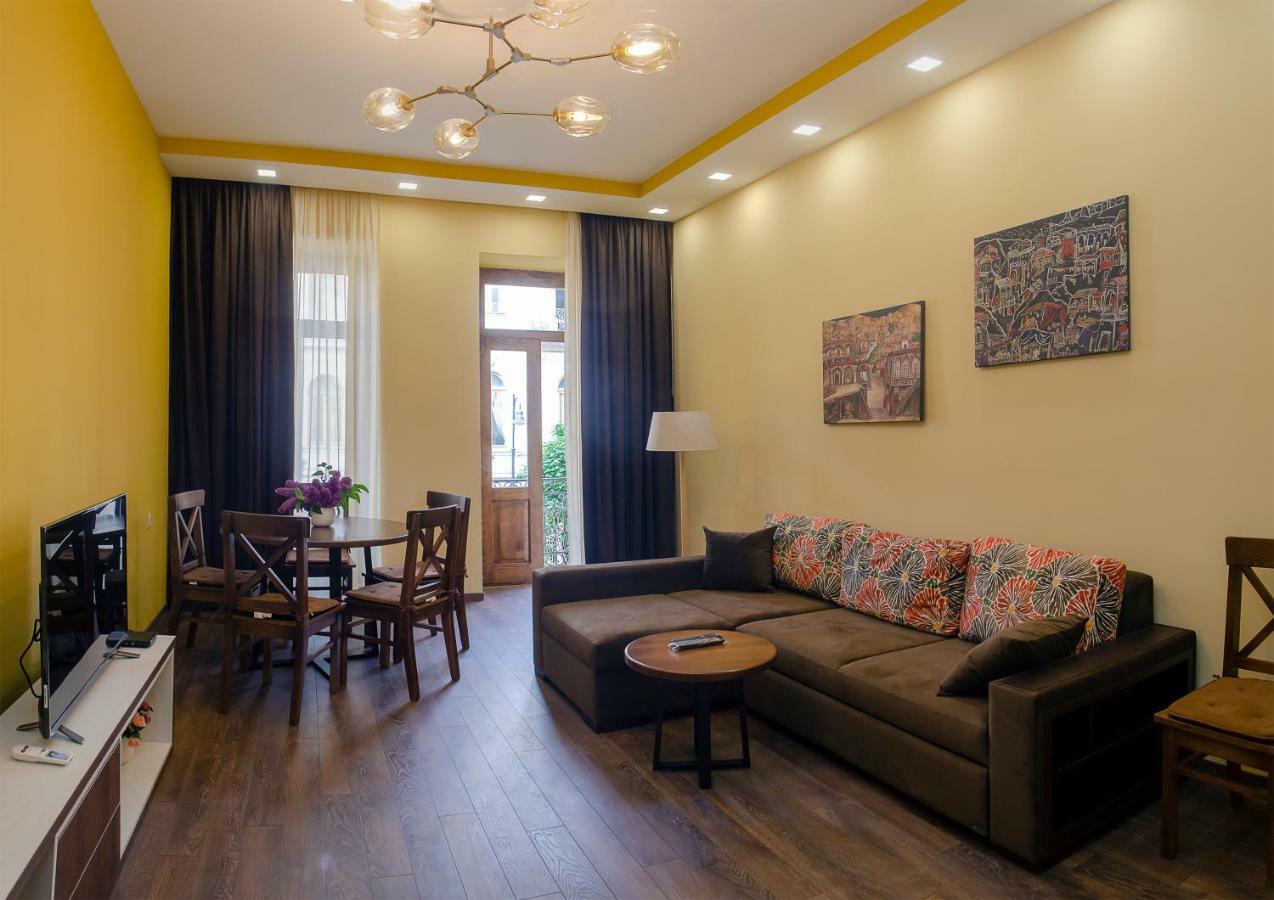 Home@97 On Aghmashenebeli Avenue Tbilisi Exterior photo