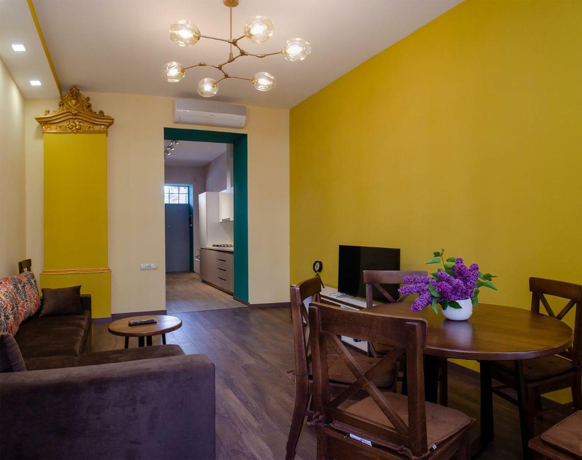 Home@97 On Aghmashenebeli Avenue Tbilisi Exterior photo