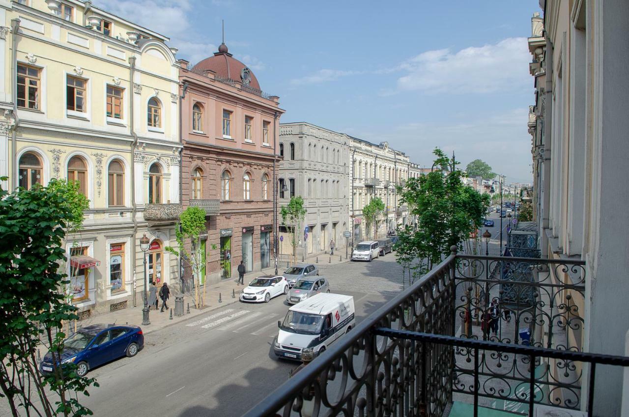 Home@97 On Aghmashenebeli Avenue Tbilisi Exterior photo